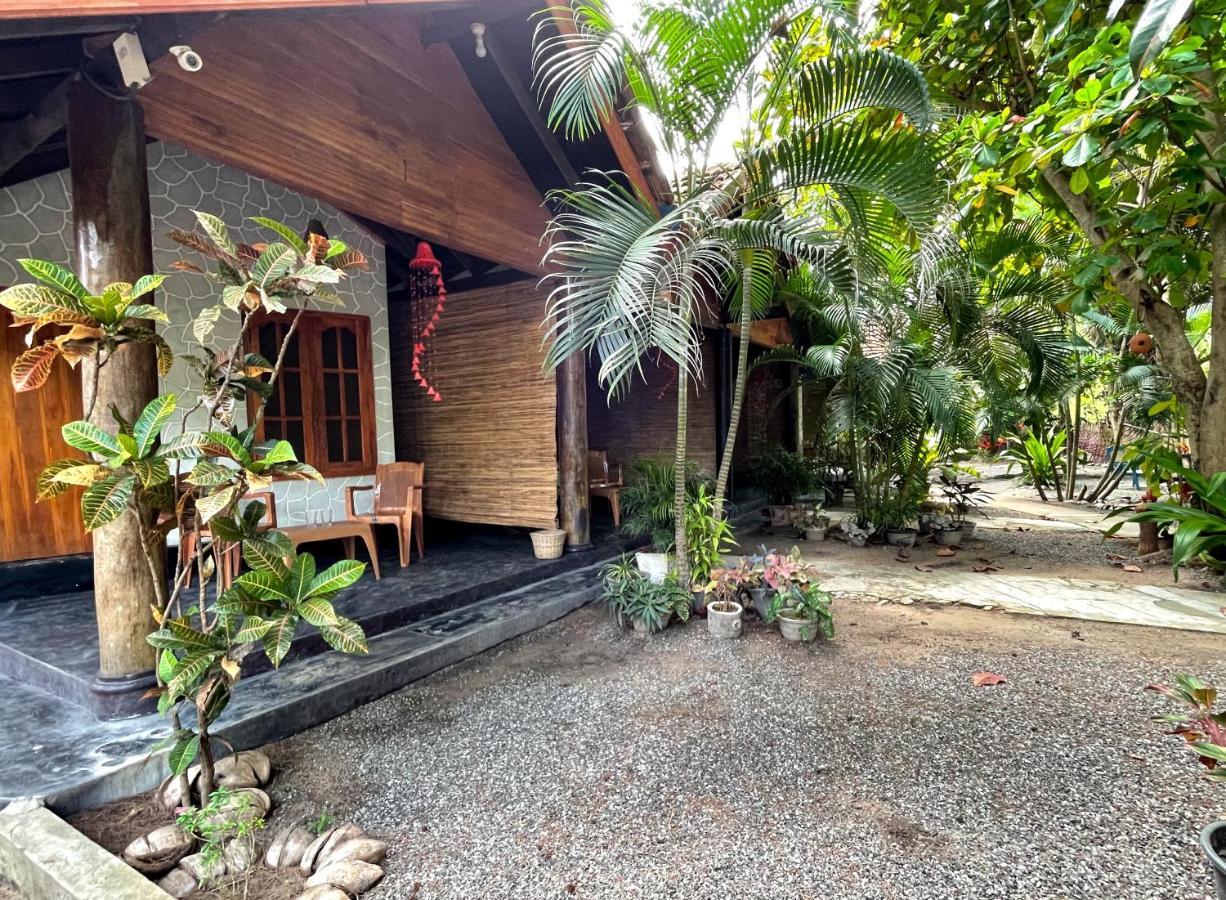 New Roy Guest House Kalkudah  Exterior photo